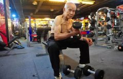 94歲的爺爺仍在堅持！