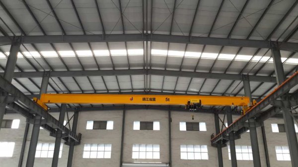 歐式起重機加入了防搖技術(shù)，運行穩(wěn)定！